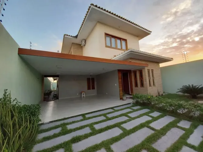 Casa para venda possui 260 metros quadrados com 3 quartos em Jerônimo Prado - Sobral - Cea