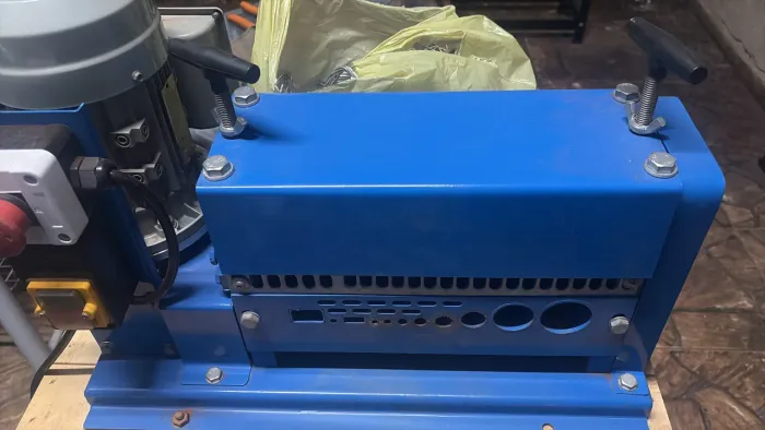 Máquina de descascar fio