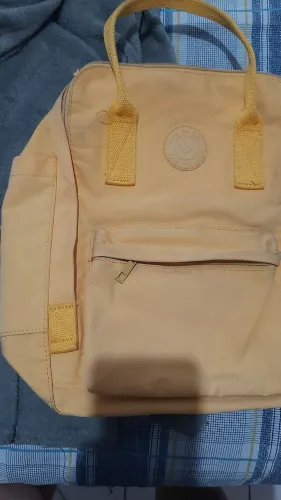 Mochila feminina pequena cor amarela