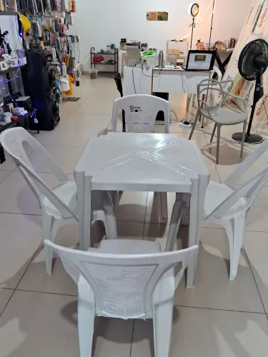 Conjunto de Mesa com 4 cadeiras