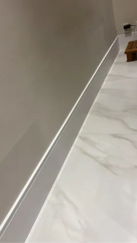 Instalação de rodapé  Santa Luzia ,Poreletano  , MDF   com acabamento 