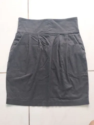 Saia preta elegante TAM.P