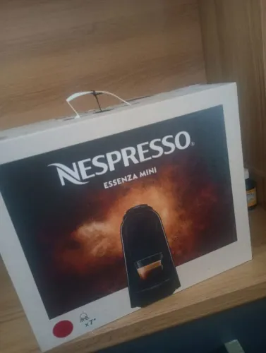 Vendo este cafeteira seminova dois mês apenas motivo da venda não tomo café ganhei de ?