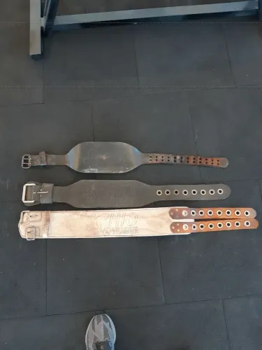 Cinto de couro para musculação 