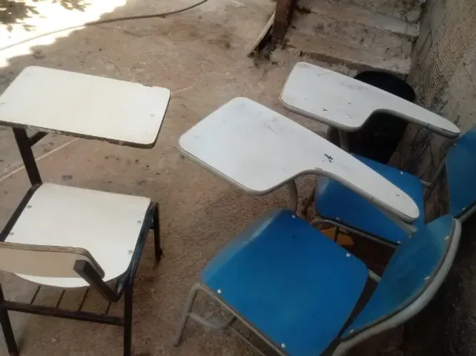 Vende-se 3 cadeiras escolares