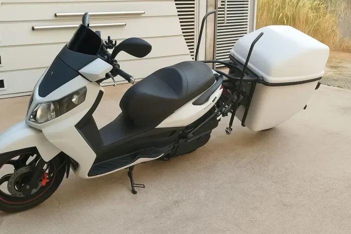 Moto Citycom 300i com Carretinha Bike-In-Line - Pronta pra Trabalhar