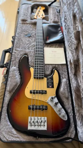 Baixo fender American ultra II