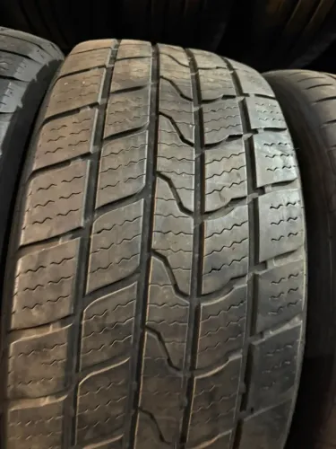 Pneu Pirelli 225/45/18 de 80% vida útil