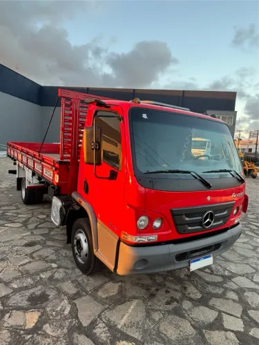 MB Accelo 815 ano 2020 