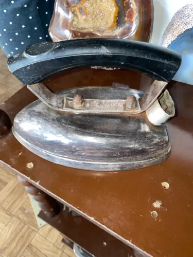 Ferro de passar roupa antigo eletrônica