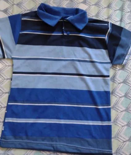 camiseta gola polo , tamanho 05  anos