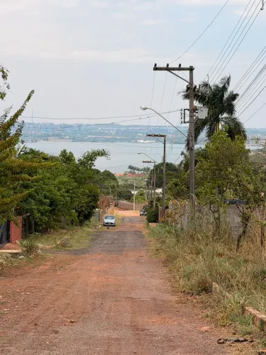 Vendo lote no Lago Norte.