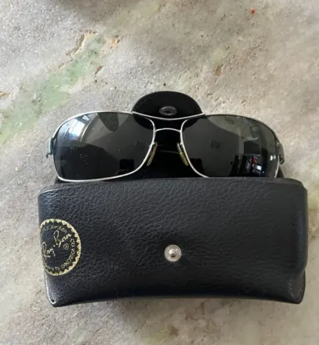 Ray-Ban - Modelo: RB3379
