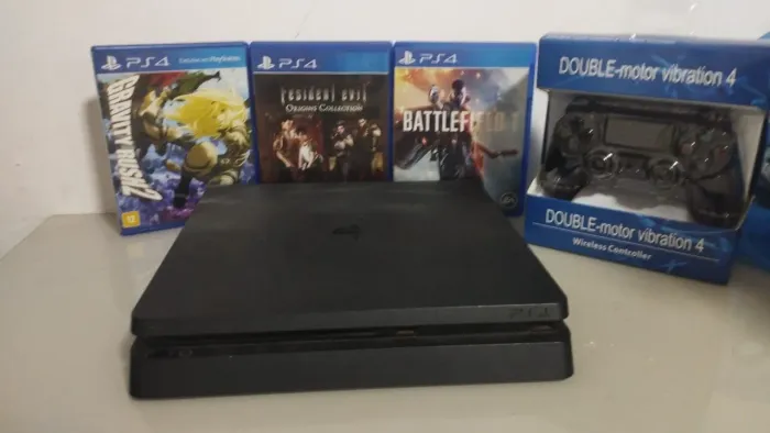 Vendo PlayStation 4 com 3 jogos mais um controle fechado na caixa