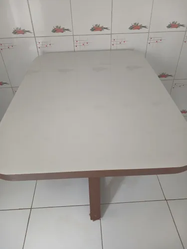 Mesa e cadeiras