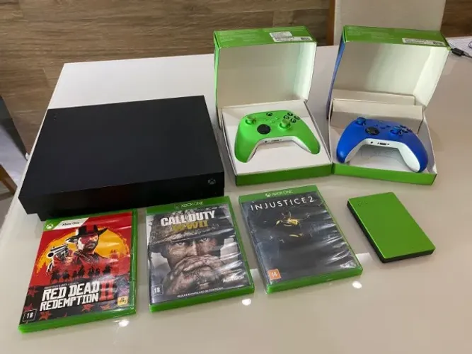 XBox One X - 2 Joysticks série especial e HD