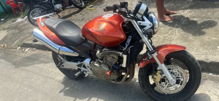 Hornet impecável