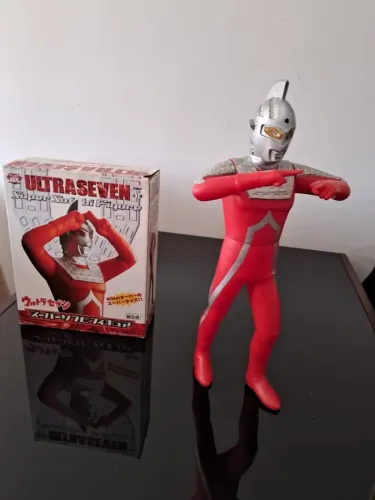 Banpresto Ultraseven Super DX Super Sofubi Figure 40 cm
