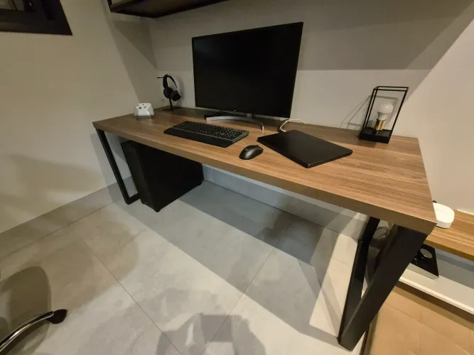 Escrivaninha 1,90m x 0,70m