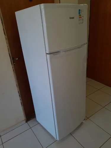 Geladeira na garantia da loja ainda vendendo pra me mudar pouco tempo de uso