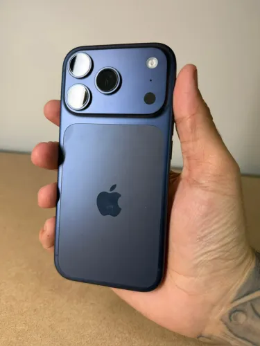 iPhone 17