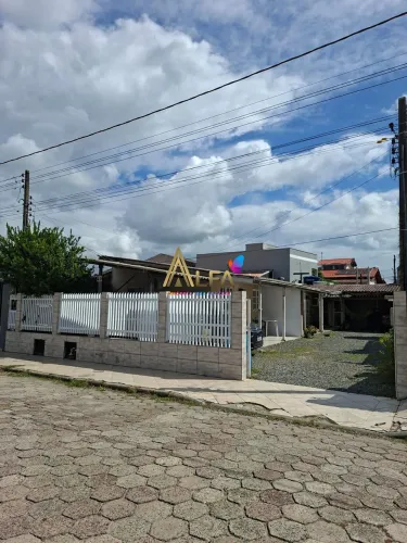 Terreno em Excelente localização Com 3 KItnets, prontas para morar ou Gerar rend
