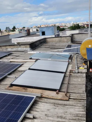 Placa solar 1x1 e 1:50x1:00 ou coletor solar para aquecer água
