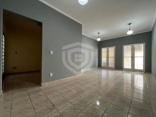 Excelente casa para locação com 3 quartos 120m²  Vila universitária  Bauru/SP