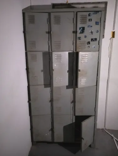 Armário roupeiro vestiário 12 portas