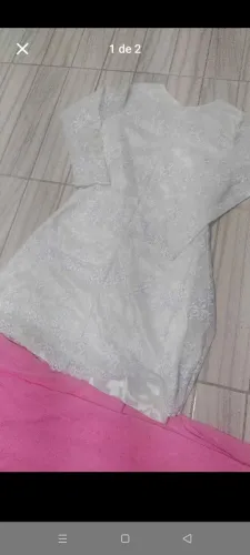 Vestido dois em um,um vestido curto branco em renda e acompanha a saia rosa longa cumprida