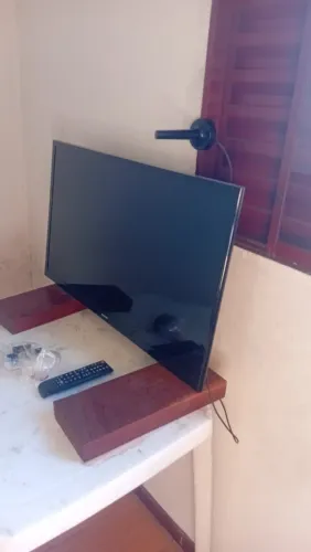 TV Samsung 32 polegadas + controle e suporte