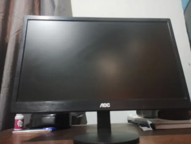 Monitor AOC 20 polegadas novo sem defeitos e entrada para cabo vga