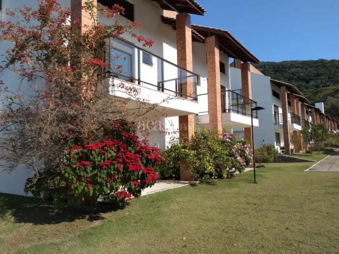 Exclusividade e natureza no Canto da Lagoa, com acesso privativo à Lagoa da Conc