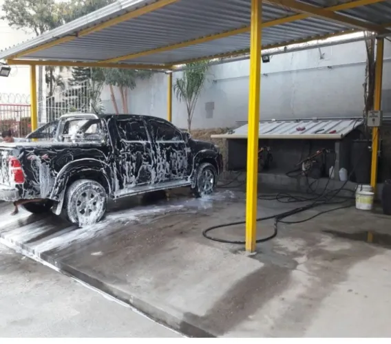 Preciso de um lavador experiente para trabalhar em um posto de lavagem 