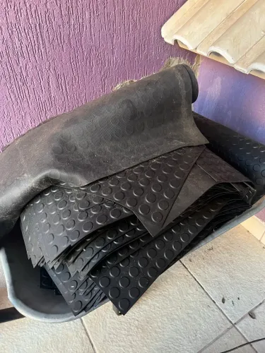 Piso moeda, piso pastilhado de borracha