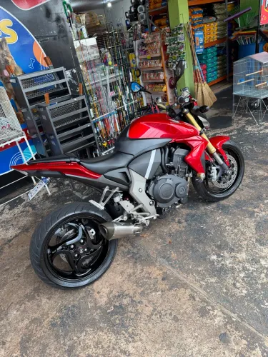 CB 1000 impecável 