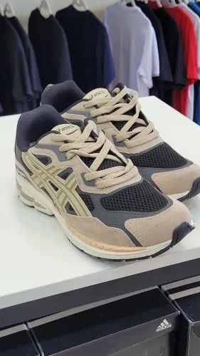 TENIS ASICS NOVO