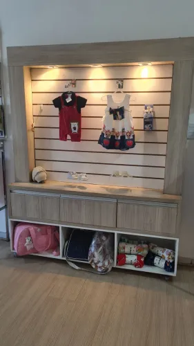 Expositor de roupa