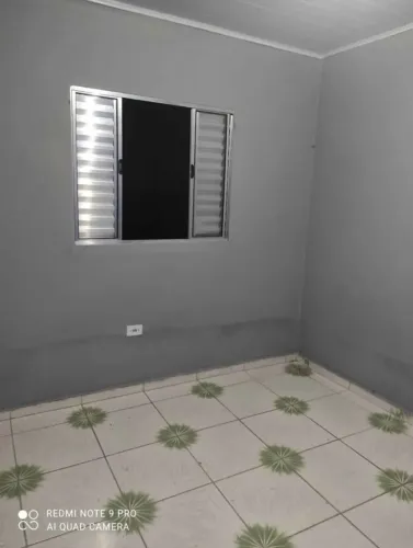 Aluga se casa de 2 cômodos próximo ao Hospital geral do Pirajussara