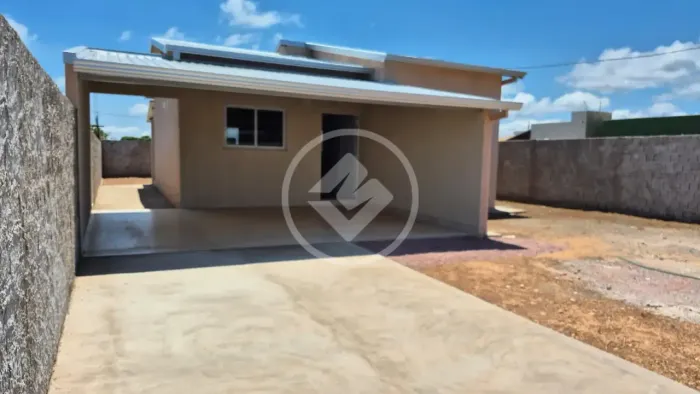 CASA A VENDA NO MIRAFLORES, COM 100m² CONSTRUÍDO, 02 QUARTOS SENDO 01 SUÍTE,TERRENO DE 360