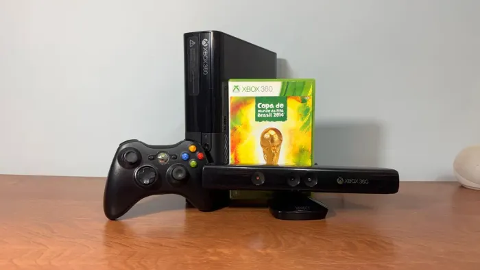 XBOX 360 COM HD 500GB ORIGINAL E JOGO 