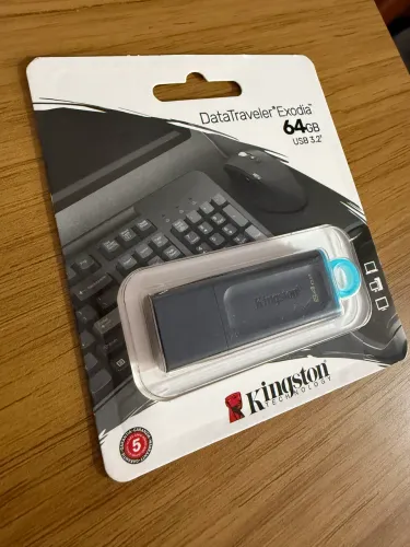 Pen drive kingston 64 GB