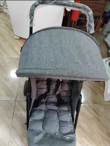 Carrinho pra bebê voyage