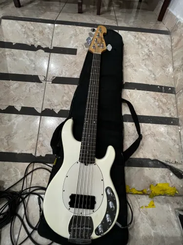 Aceito bateria eletrônica Contrabaixo tagima music man 5 cordas