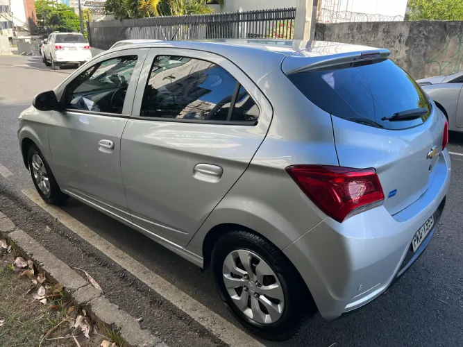 Chevrolet Onix Hatch LT 1.0 8V Flex Mec. 4P 2017