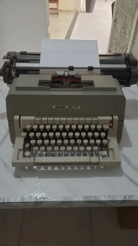 Máquina de Escrever Olivetti LINEA 98
