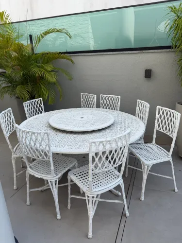 Mesa giratória c 8 cadeiras para jardim 