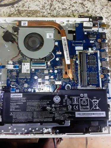 **Notebook Lenovo Ideapad 330-15IKBR i5 - Para Técnicos e Peças*