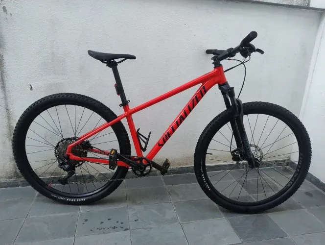 Bicicleta Specialized  Rock Hopper  M  2024 (com nota fiscal)