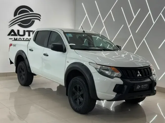 Mitsubishi L200 Triton Sport GLX 2.4 CD Diesel Mec. 2020